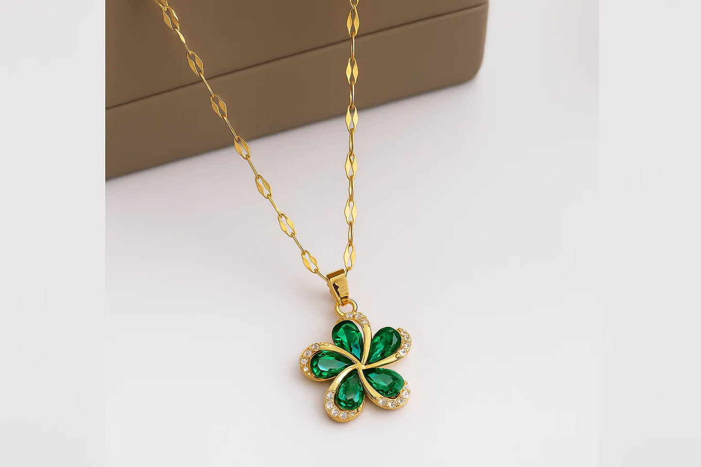 Fleur d’Émeraude Pendant