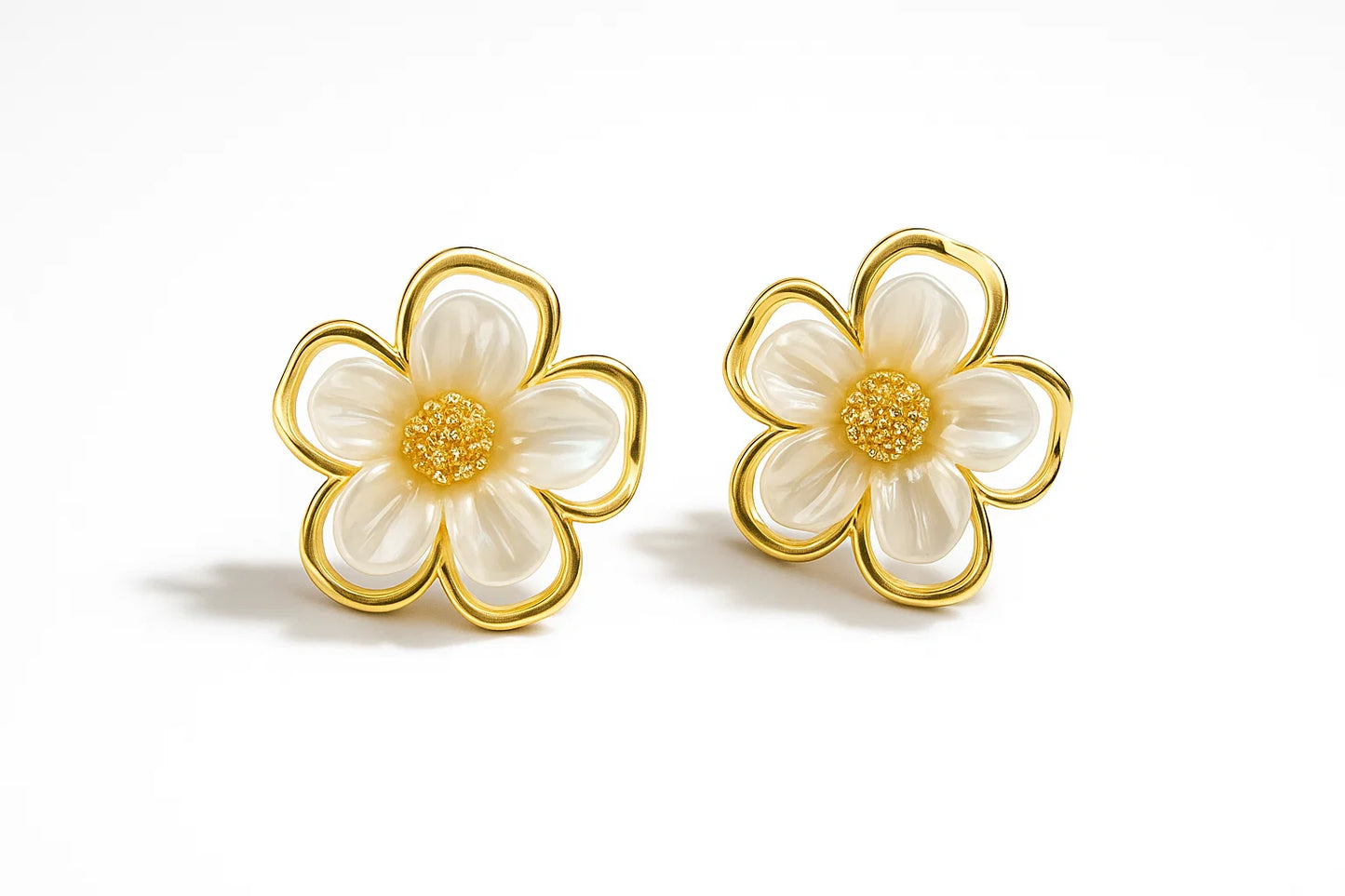 Lysia – Pearl Blossom Studs