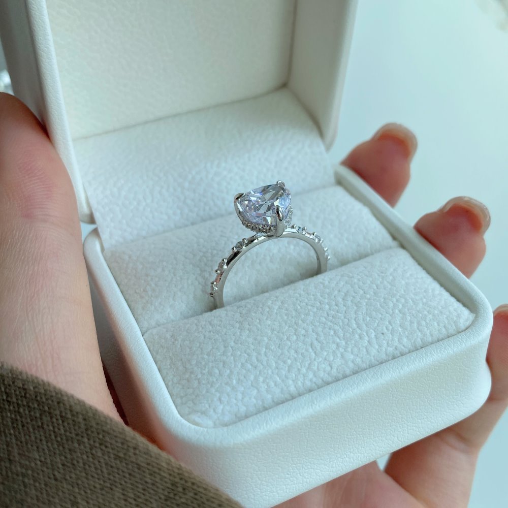Clara – Heart Cut Radiance Ring