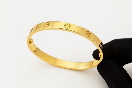 Lucent Torque – Bold Minimalist Bangle