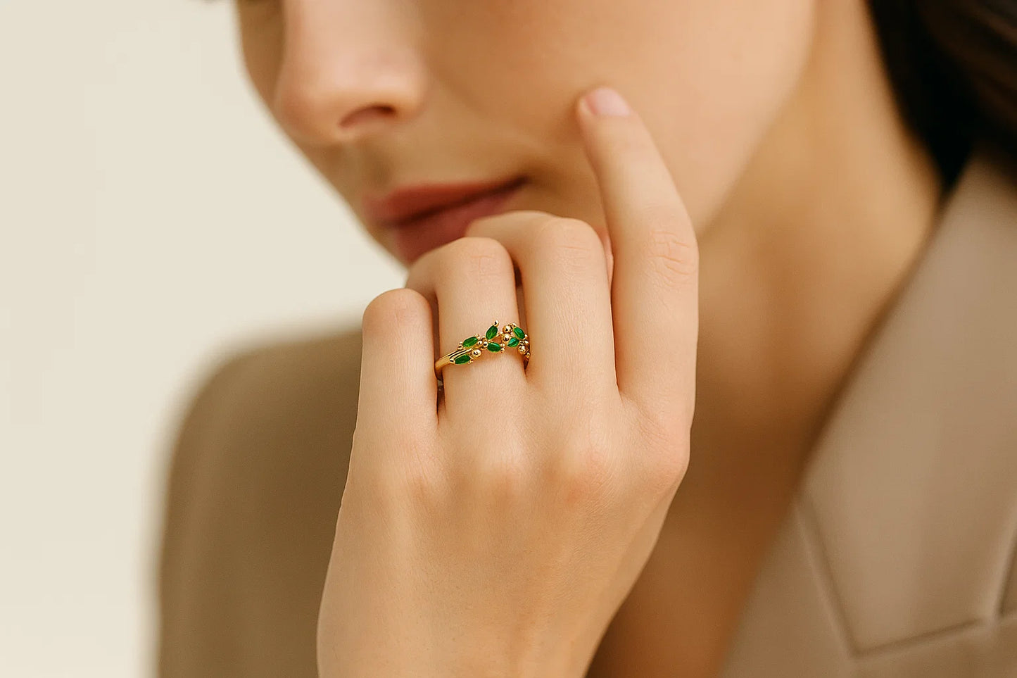 Emeralda Adjustable Ring